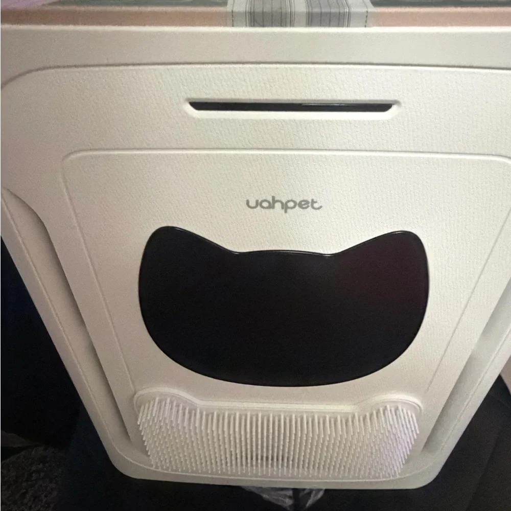 Uahpet White Cat Litter Box with Black Entry